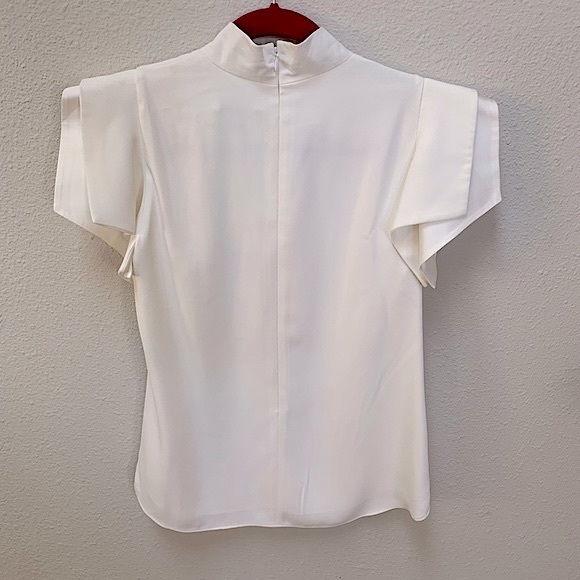 NWT Halston Architectural Short Sleeve Blouse with Mock Neck in White - Size 6 - Picture 8 of 15